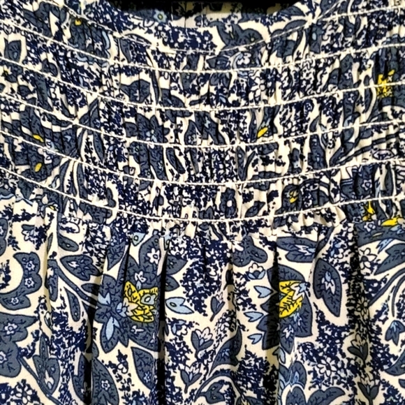 Gap Floral Smocked Blouse Sleeveless - Picture 3 of 4